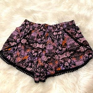 BoHo chic shorts, beautiful pattern on the bottom